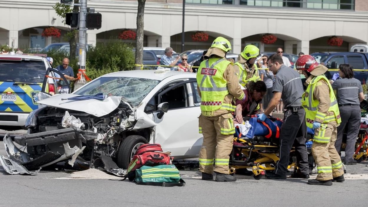 L'automobiliste fautif, qui conduisait une petite voiture blanche, a été hospitalisé.
