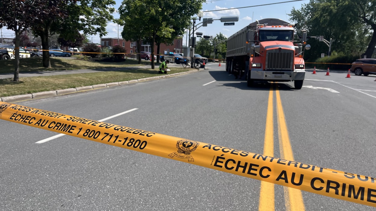 Collision entre un cycliste et un semi-remorque à Drummondville