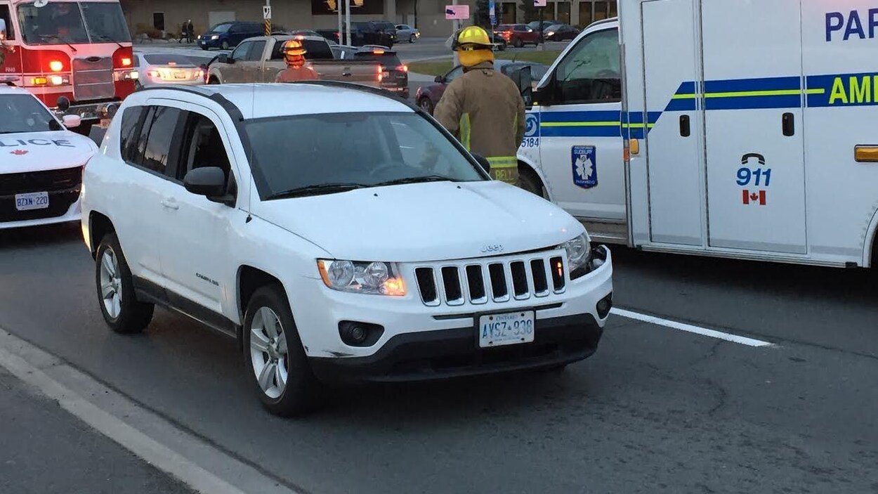 Une voiture de marque Jeep est entrée en collision avec un autobus du Transit du Grand Sudbury.