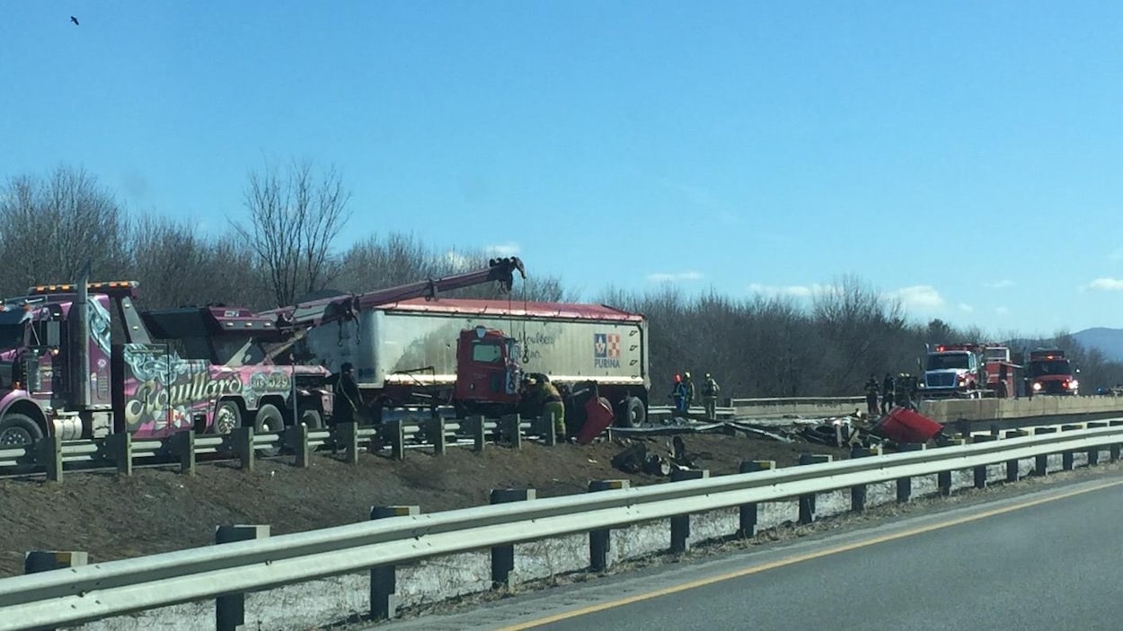L'autoroute 10 est fermée en direction ouest. Un déversement de diesel est responsable de cette fermeture.