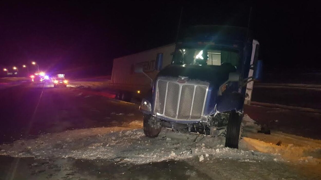 Accident de la route près d'Innisfail, en Alberta.