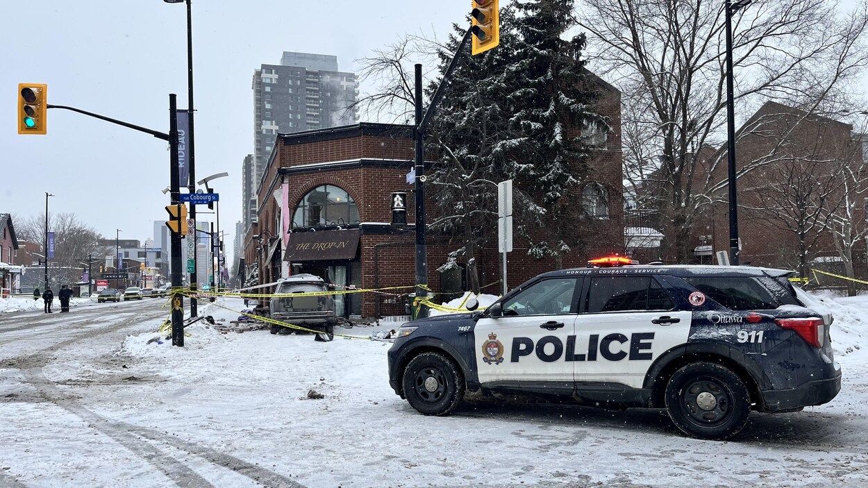 Un véhicule percute un immeuble à Ottawa : un mort et quatre blessés