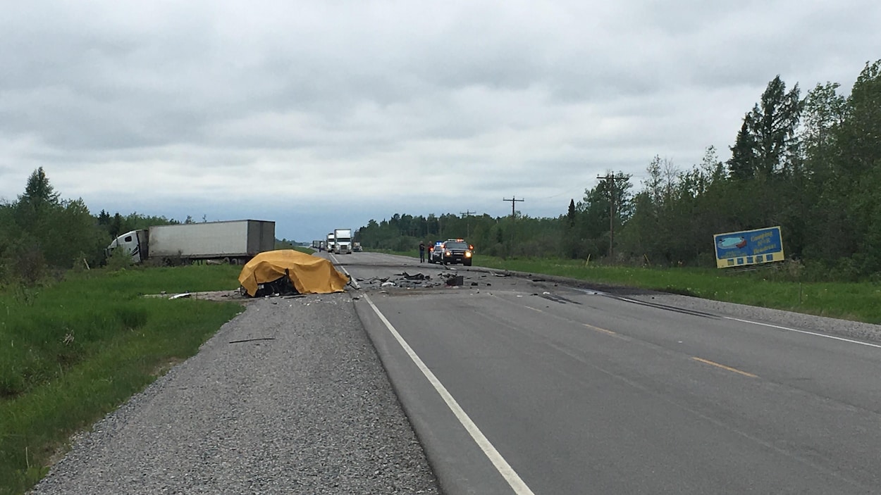La voiture dans laquelle se trouvait le conducteur est entrée en collision avec un semi-remorque. L'accident est survenu à l'est de Mattice. La voiture dans laquelle se trouvait le conducteur est entrée en collision avec un semi-remorque. L'accident est survenu à l'est de Mattice.