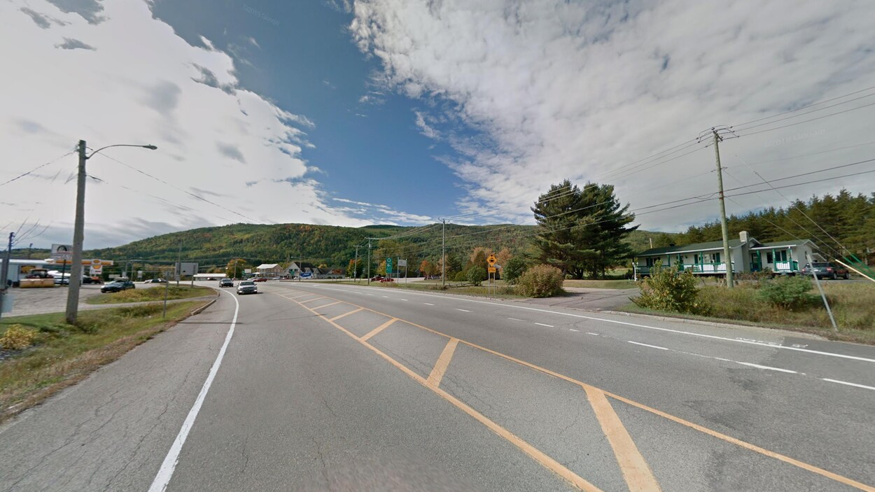 Le semi-remorque a fait une sortie de route dans une courbe à l'intersection des routes 138 et 381.