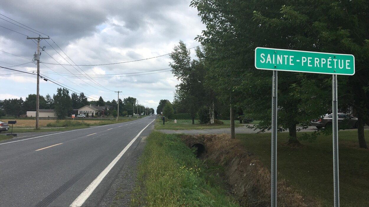 Deux motocyclistes blessés gravement à SaintePerpétue RadioCanada.ca