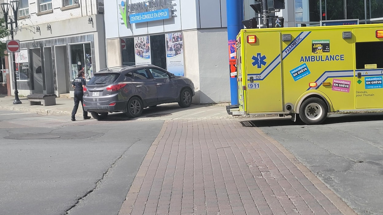 Une voiture percute l’immeuble de Vision-Travail à Rouyn-Noranda