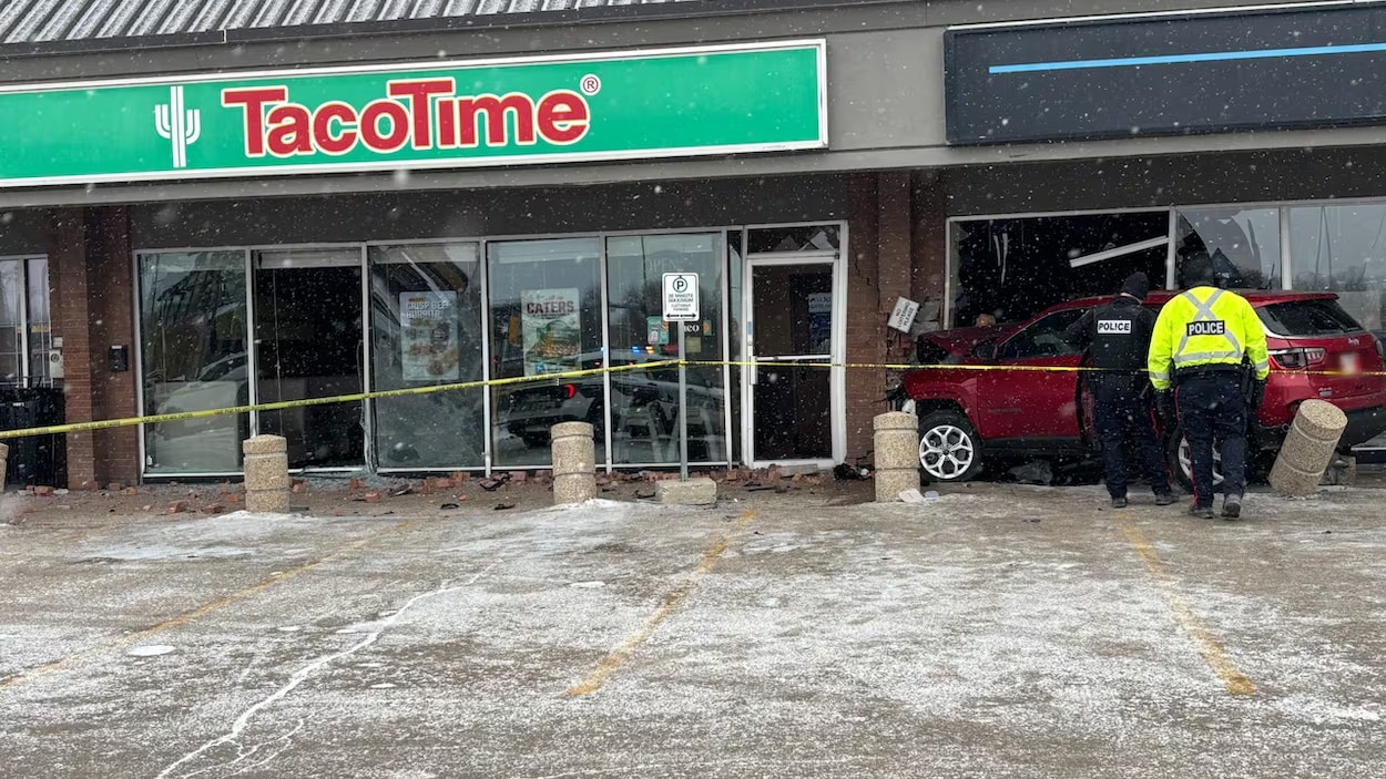 Une conductrice perd la vie après avoir percuté un centre commercial de Saint-Boniface