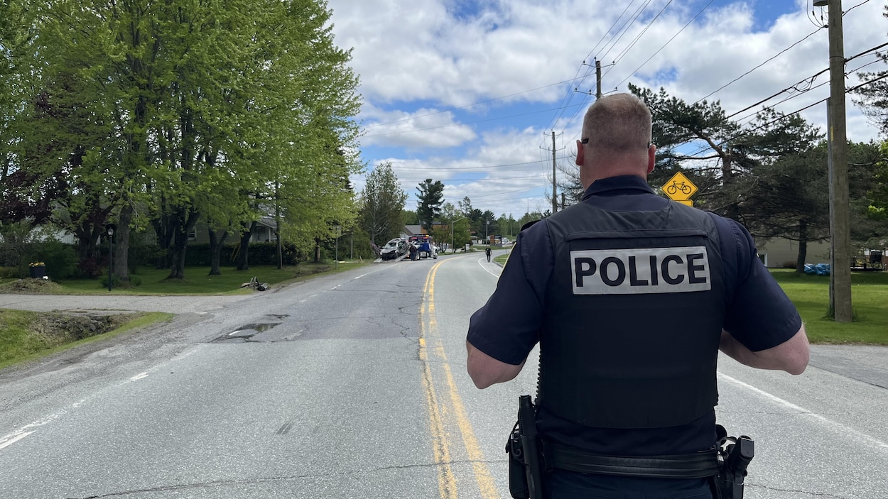 Un automobiliste entre la vie et la mort après une sortie de route à Sherbrooke