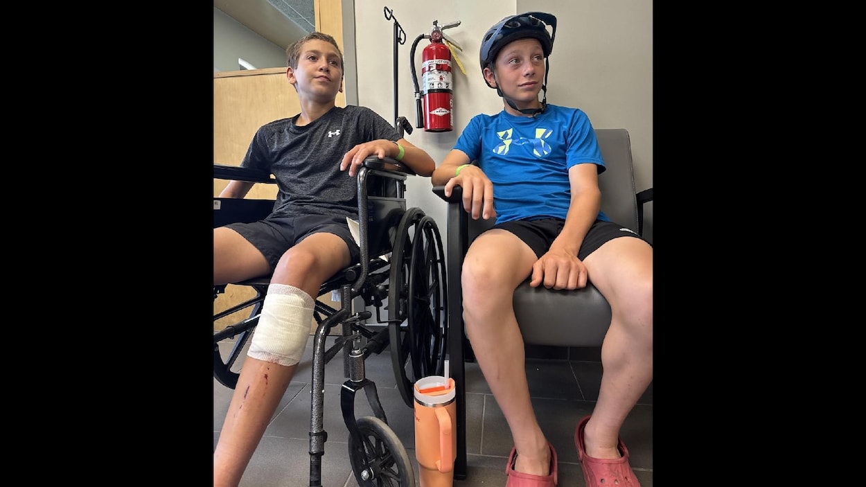 Sans réseau cellulaire, 3 jeunes à vélo sont incapables d’appeler à l’aide