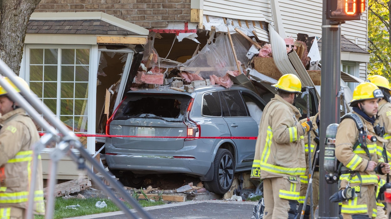 Importante collision d’un VUS avec une maison à Sainte-Foy