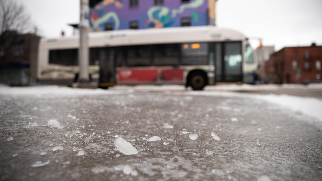 Neige, grésil, verglas : le code orange était justifié, selon Environnement Canada