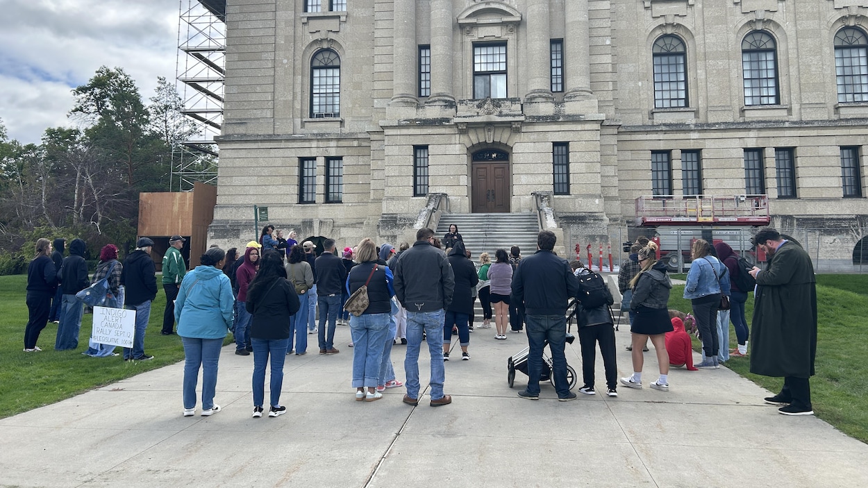 Des manifestants se réunissent à Regina pour réclamer l’adoption de l’alerte indigo
