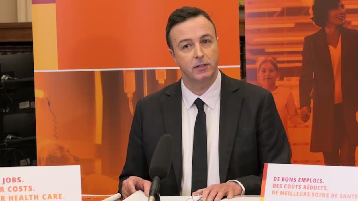 Un « Manitoba véritablement bilingue » où un ministre boude le français en public