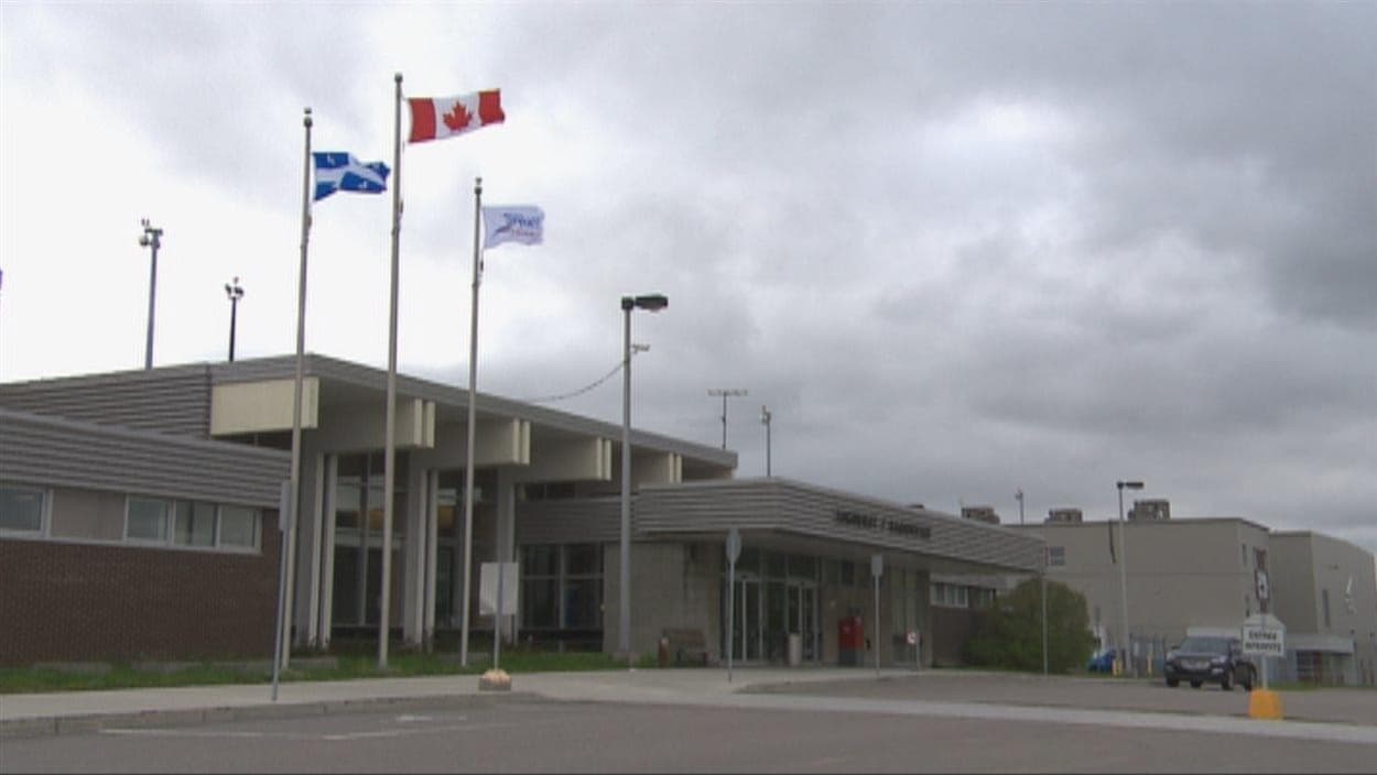 La façade de l'aéroport de Bagotville