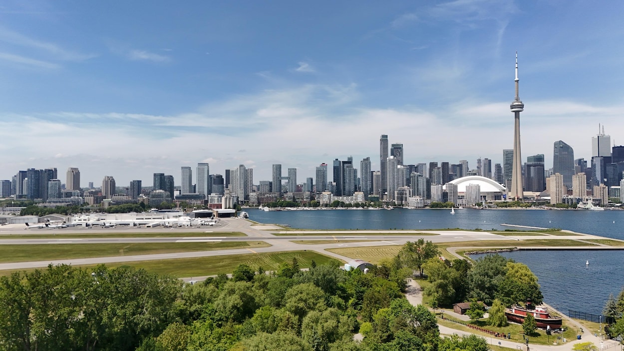 Pourquoi Doug Ford veut-il agrandir l'aéroport Billy Bishop?