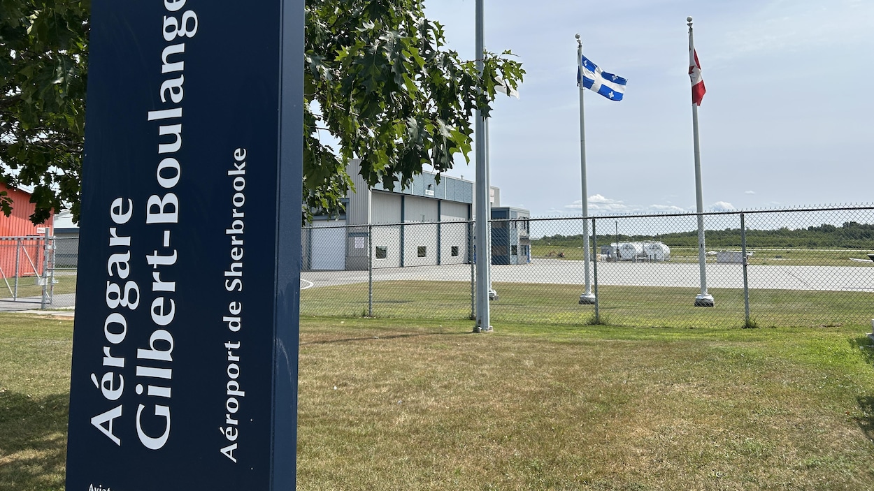 Changement de garde à l’aéroport de Sherbrooke