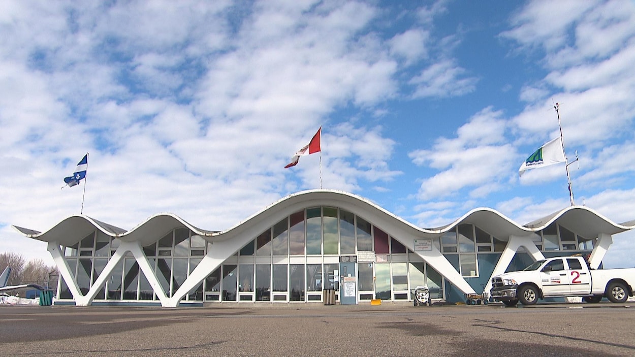 Façade de l'aérogare de l'aéroport de Trois-Rivières