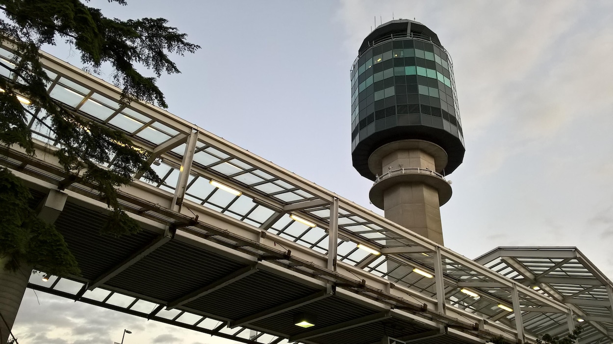 La GRC arrête 10 passagers « turbulents » à bord d’un vol en partance de Vancouver