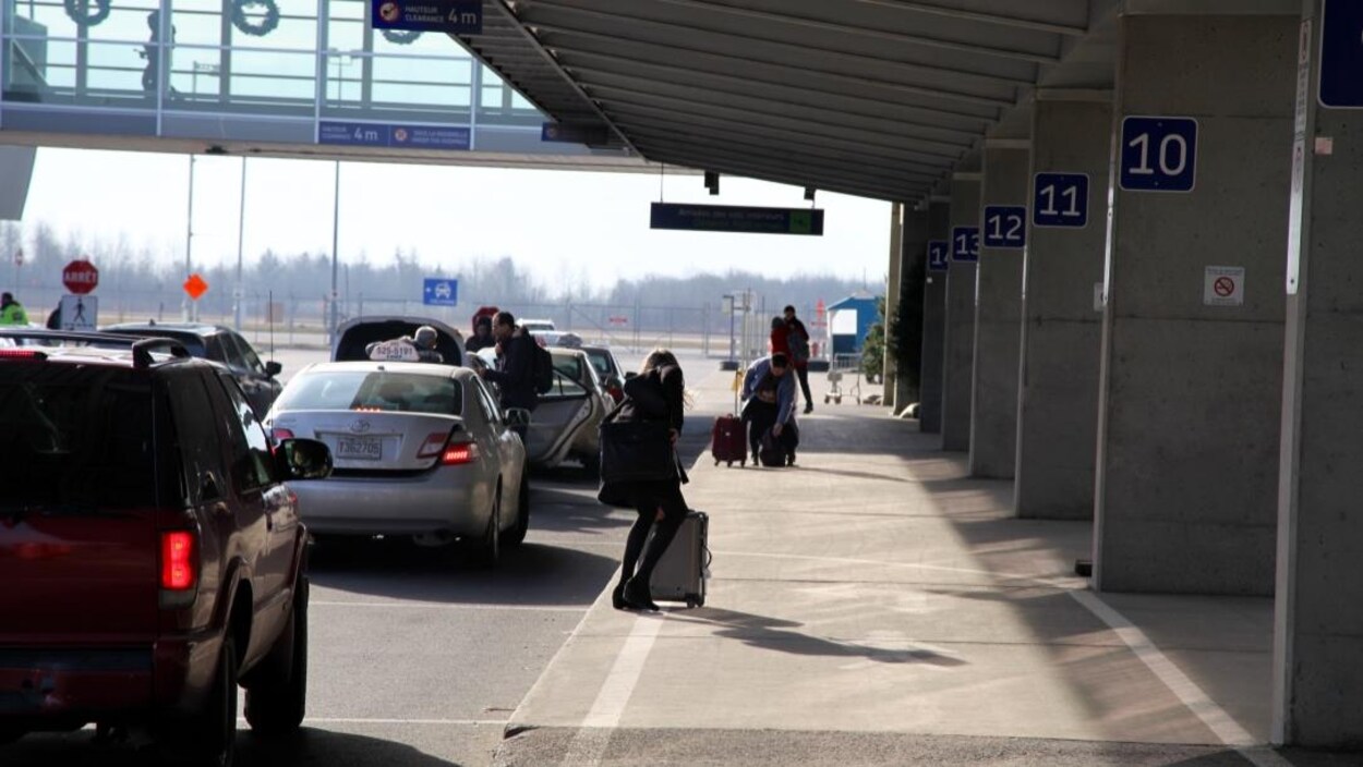 Le terminal de l'aéroport Jean-Lesage de Québec. Le terminal de l'aéroport Jean-Lesage de Québec.