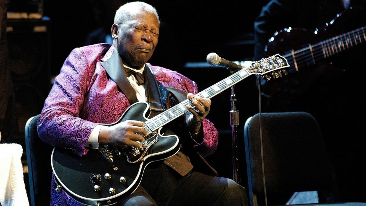 B.B. King sur scène avec une guitare Gibson