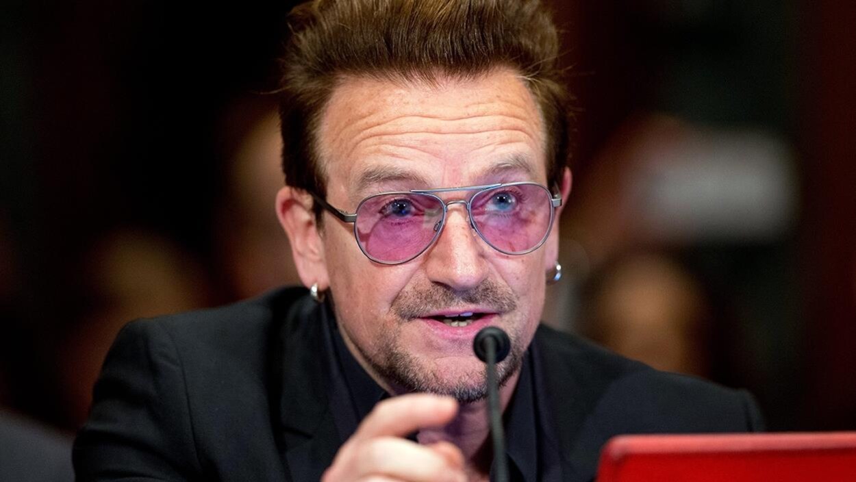 Bono devant le Sénat américain en avril 2016 Bono devant le Sénat américain en avril 2016