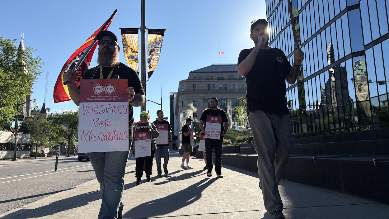 Conflit de travail à la Banque du Canada : l’employeur aurait enfreint le Code du travail