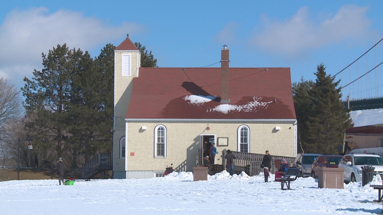 Une église en hiver.