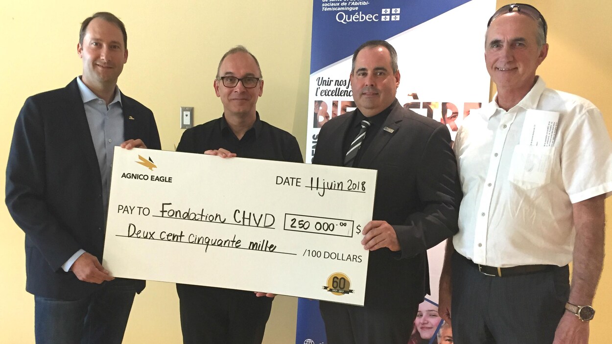 Agnico Eagle a fait un don de 250 000 $ afin d'améliorer les soins de santé dans le secteur de Malartic. Agnico Eagle a fait un don de 250 000 $ afin d'améliorer les soins de santé dans le secteur de Malartic.