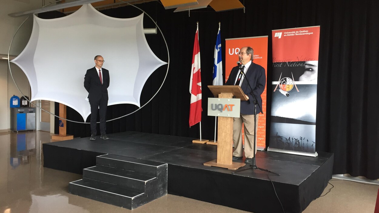Le ministre des Affaires autochtones Geoffrey Kelley a assisté à l'inauguration de l'agrandissement du Pavillon des Premiers peuples de l'UQAT, à Val-d'Or. Le ministre des Affaires autochtones Geoffrey Kelley a assisté à l'inauguration de l'agrandissement du Pavillon des Premiers peuples de l'UQAT, à Val-d'Or.