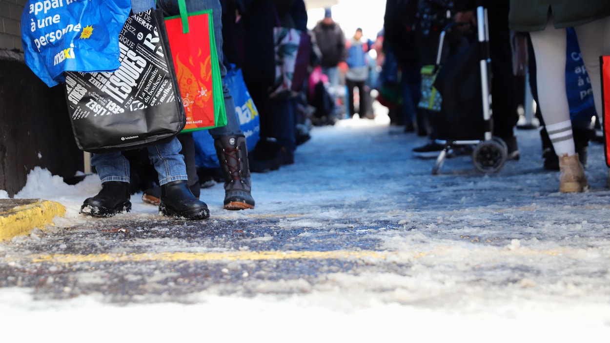 Une distribution de paniers de Noël à des centaines de ménages
