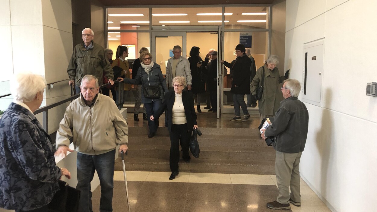 Des résidents du Domaine de Bordeaux à la sortie de leur audience à la Régie du logement, jeudi.