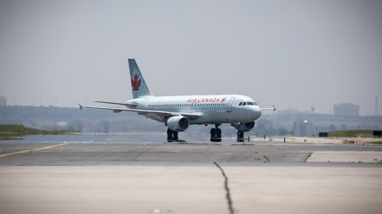 Un avion a dû annuler un atterrissage à l’aéroport Pearson à cause d’un