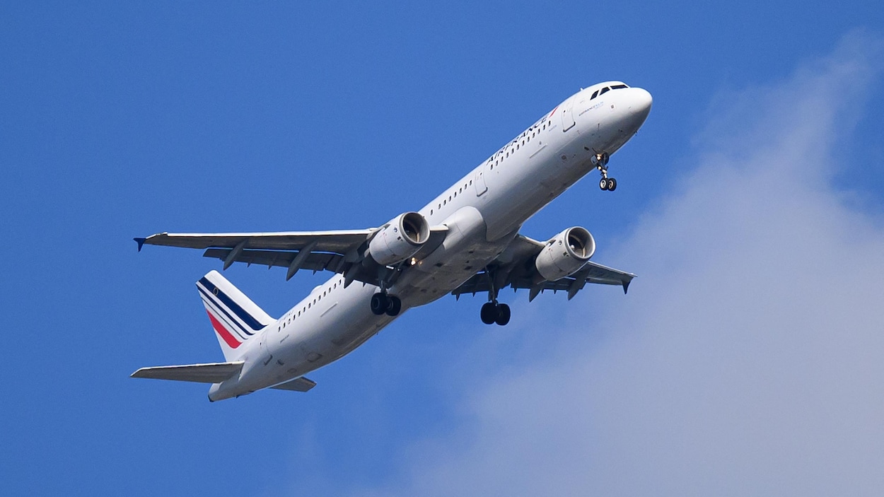 Restrictions d’entrée liées à Ebola : un vol à destination de Détroit dérouté à Montréal