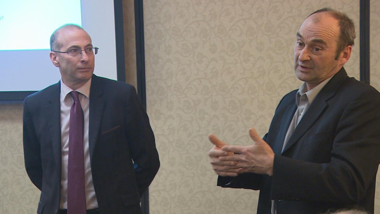 Le directeur général de la Division scolaire franco-manitobaine (DSFM), Alain Laberge, et le président de la Commission scolaire franco-manitobaine (CSFM) Bernard Lesage.