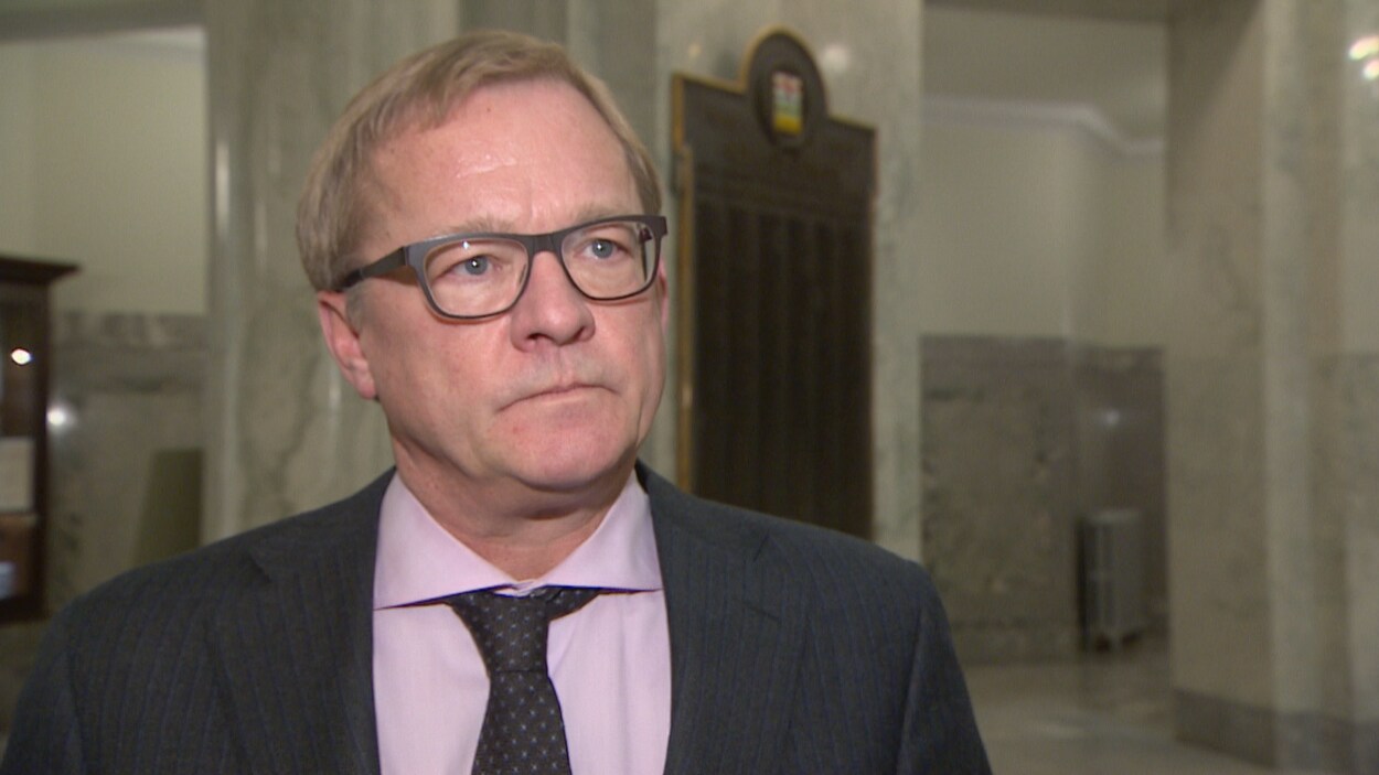Portrait du ministre de l'Éducation David Eggen. Portrait du ministre de l'Éducation David Eggen.