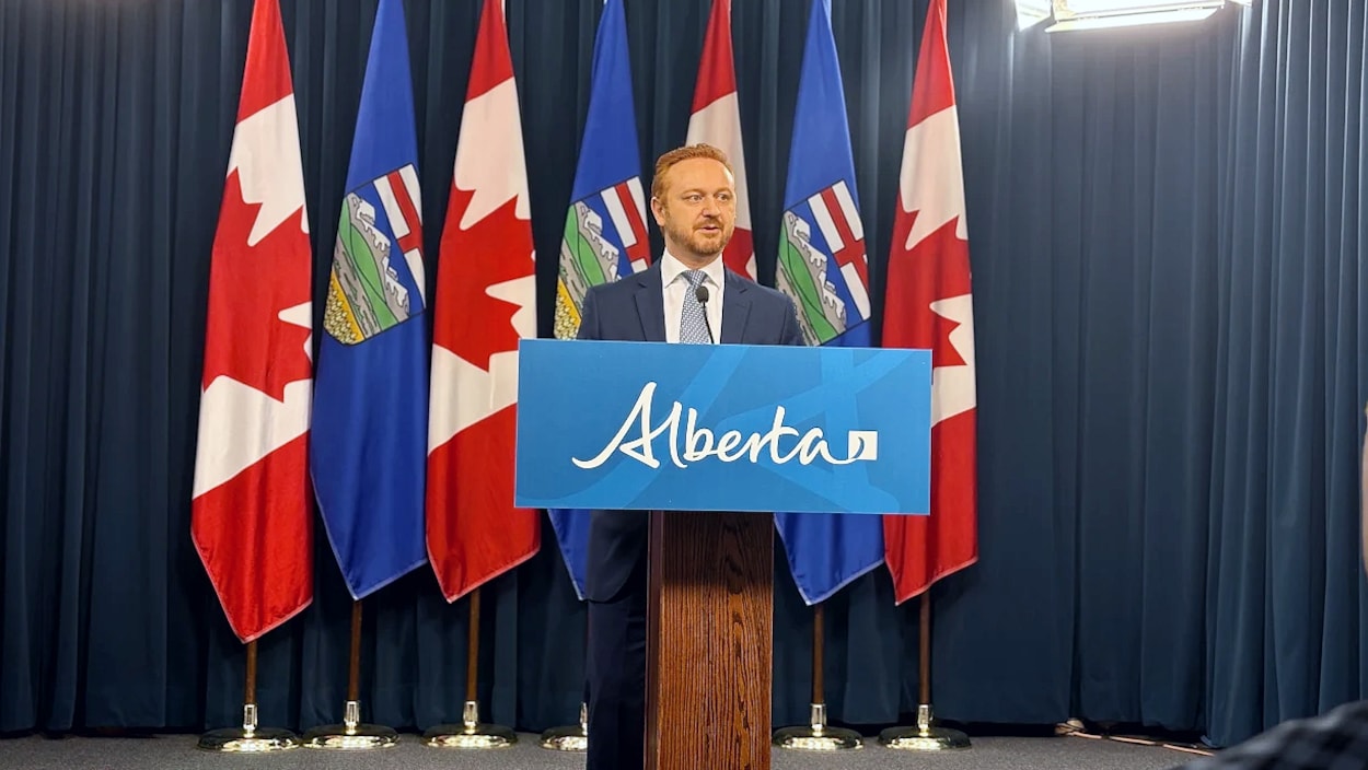 L’Alberta propose des réformes pour renforcer la transparence