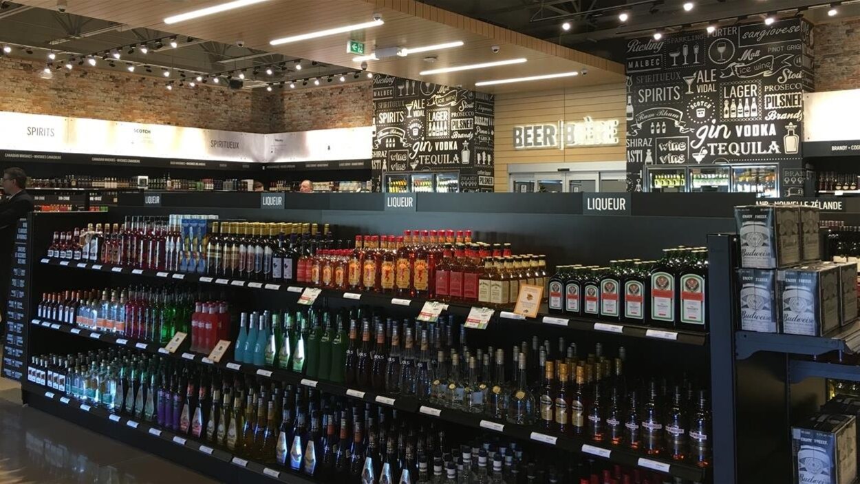 Des étalages représentant des produits d'Alcool NB