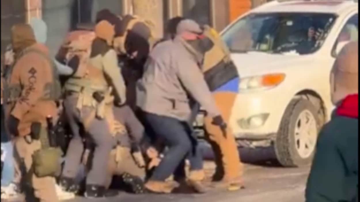 Les deux agents qui ont tiré sur Alex Pretti à Minneapolis placés en congé administratif