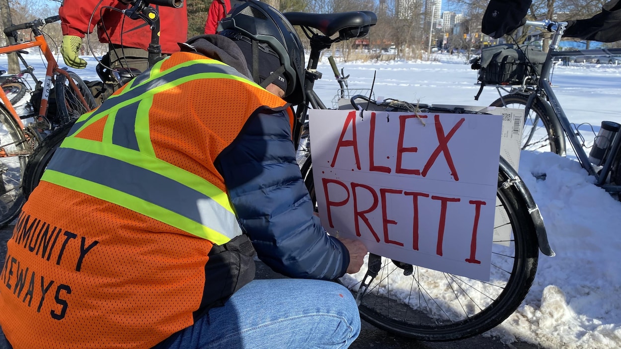 Ils pédalent par solidarité et pour honorer la mémoire d’Alex Pretti