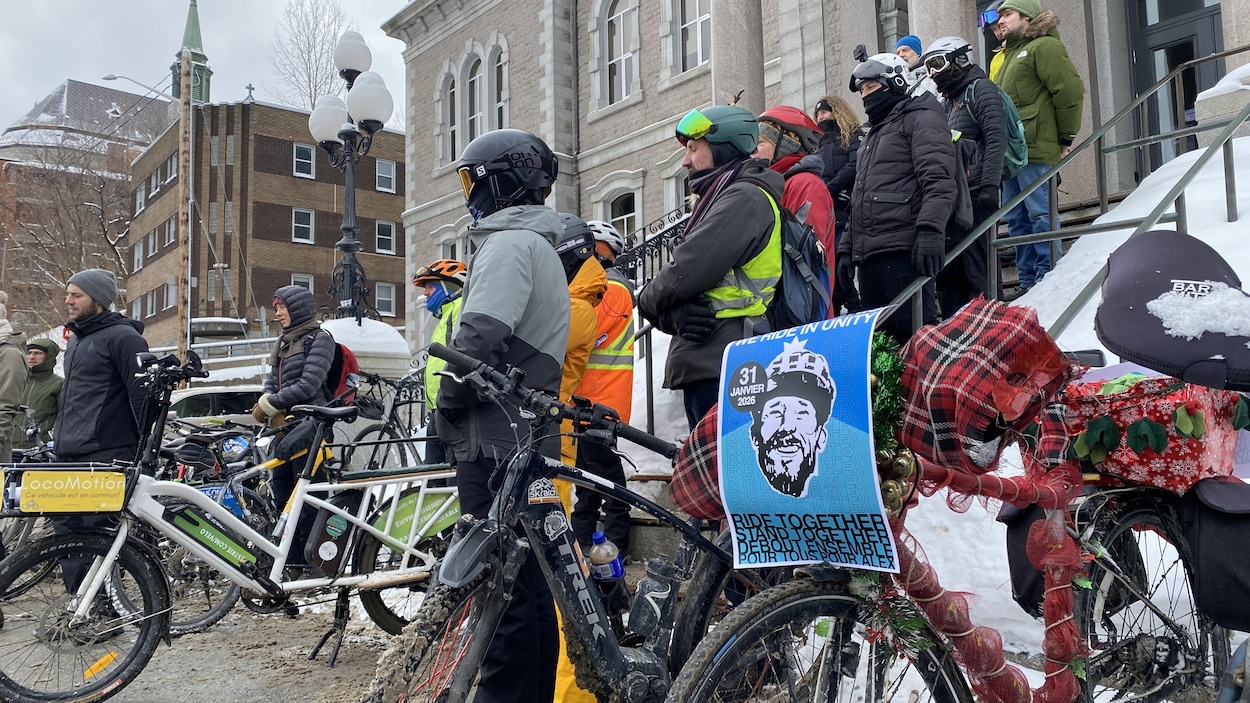 La mémoire d’Alex Pretti soulignée par des cyclistes jusqu’à Sherbrooke