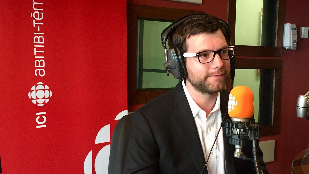 Le chef du Parti vert du Québec, Alex Tyrrell, dans nos studios de Rouyn-Noranda