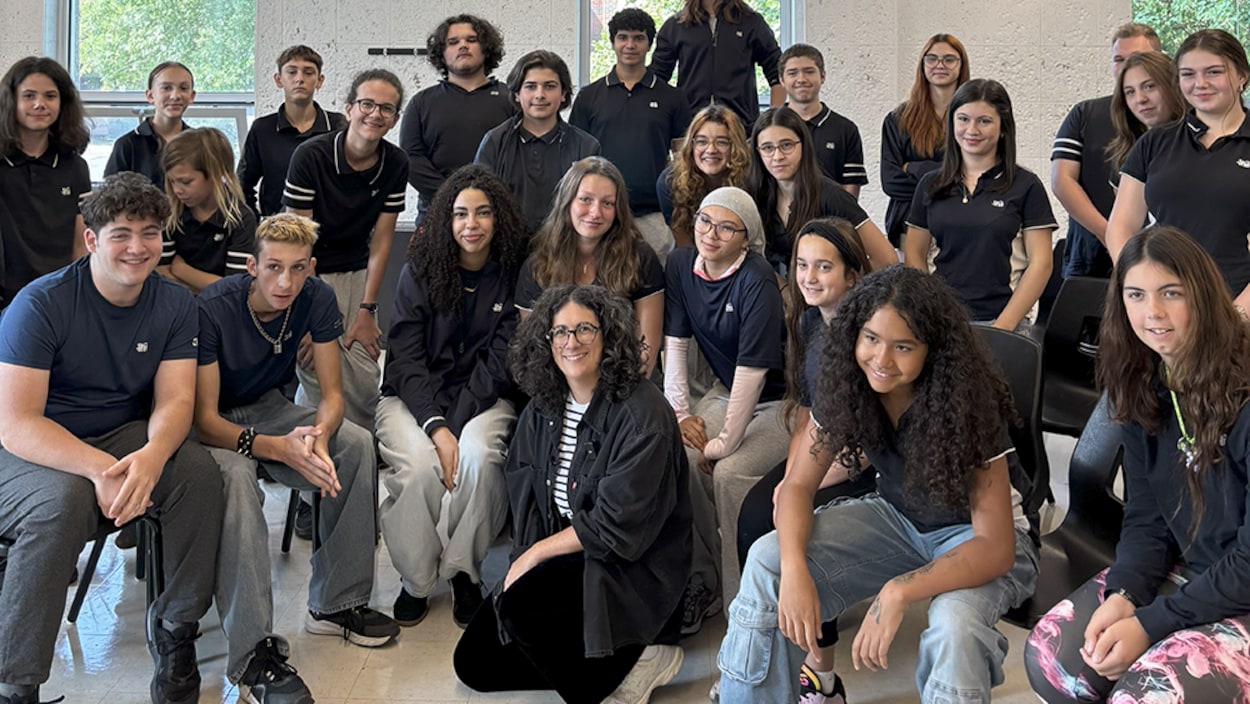 Alexandra Stréliski à l'école pour promouvoir la musique québécoise