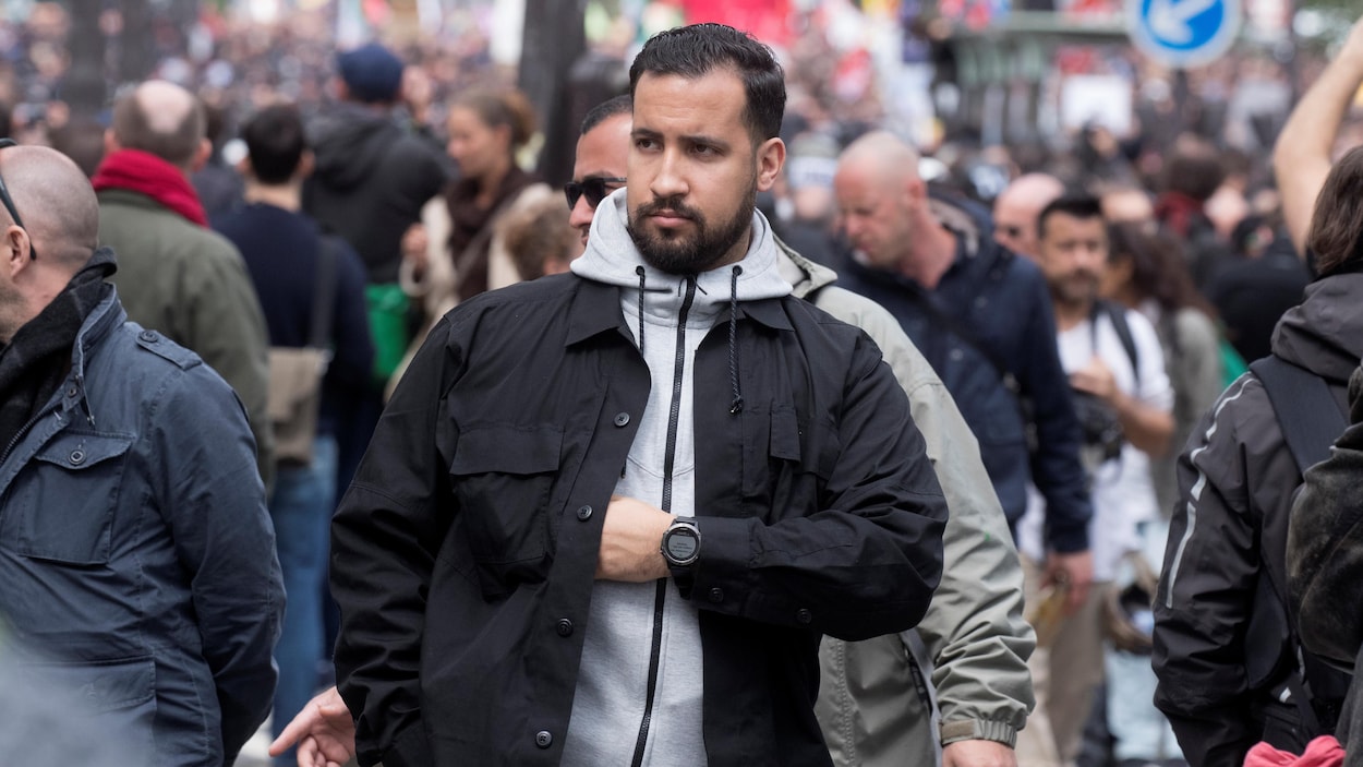 Alexandre Benalla, un collaborateur d’Emmanuel Macron responsable de sa sécurité pendant la campagne présidentielle, fait l’objet d’une enquête préliminaire de la part de la justice française.