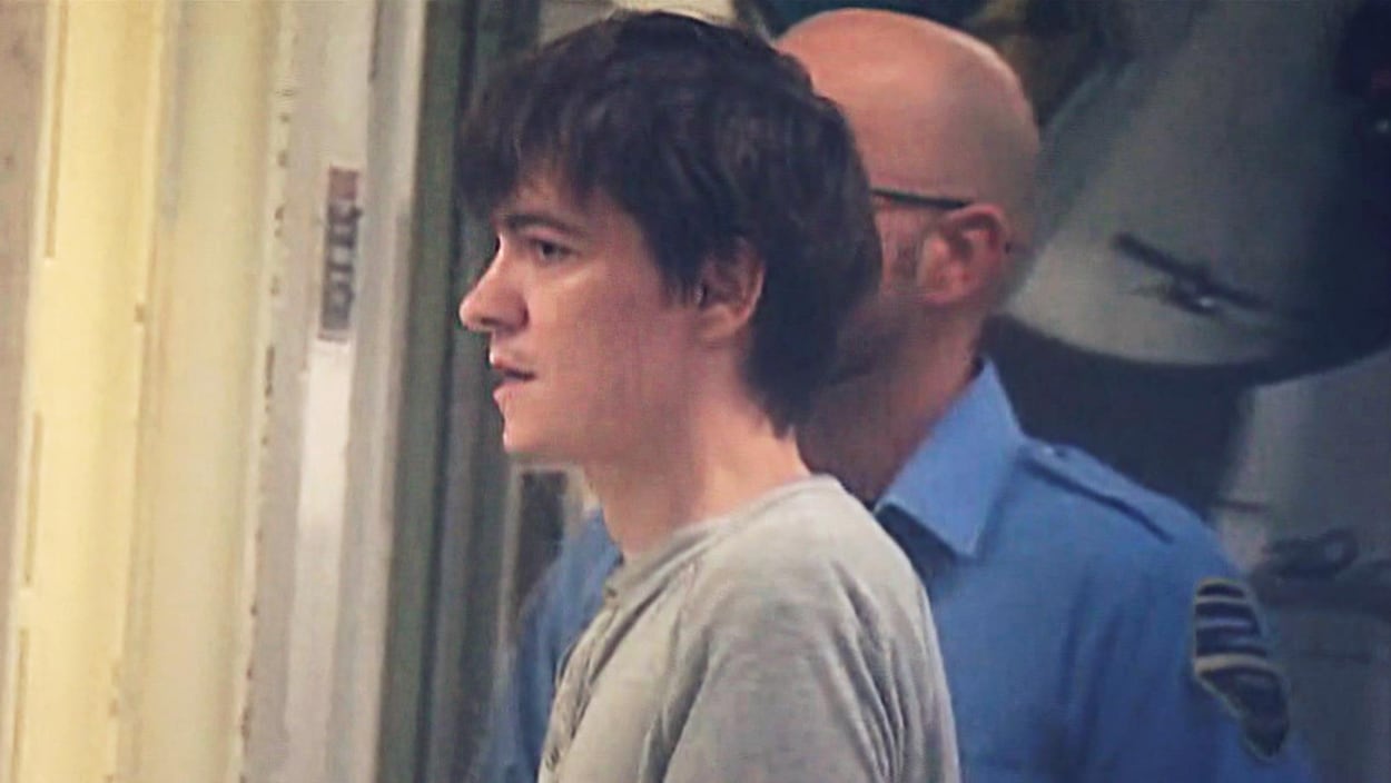 Alexandre Bissonnette à son arrivée au palais de justice de Québec.