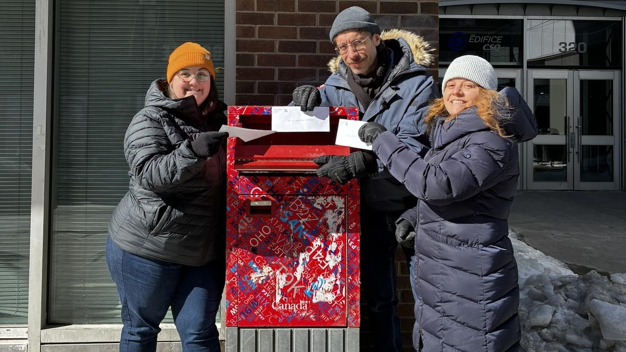 Un millier de citoyens officiellement convoqués au théâtre
