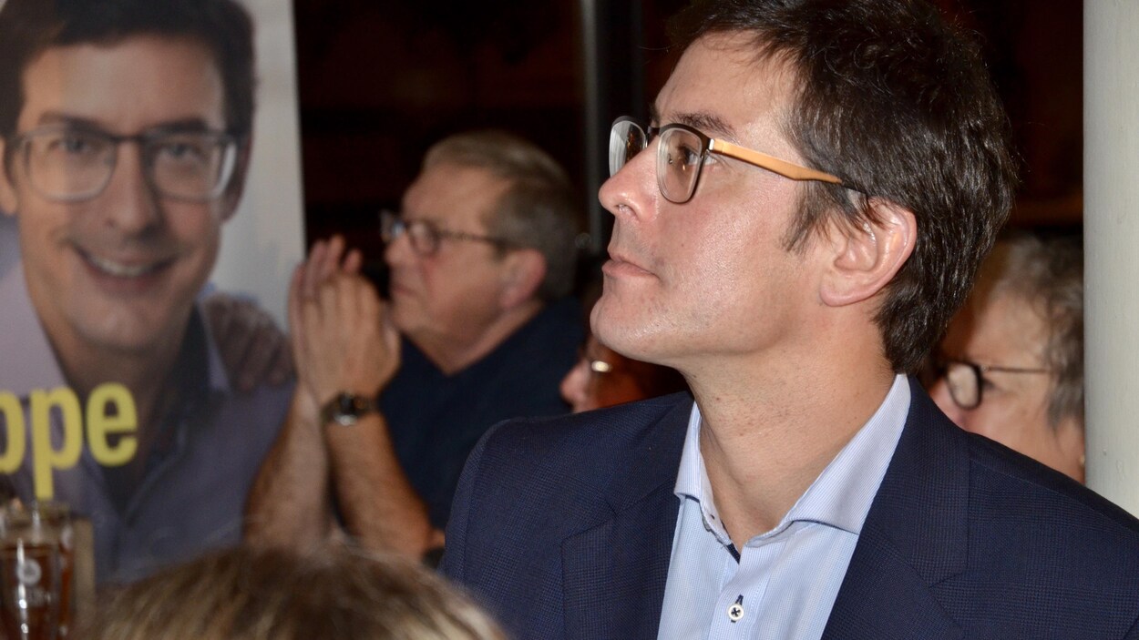 Alexis Brunelle-Duceppe regarde devant lui.