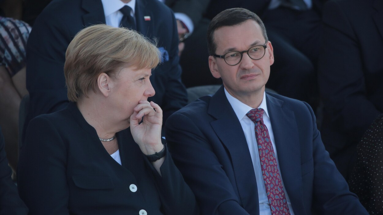 Le premier ministre polonais Mateusz Morawiecki et la chancelière allemande Angela Merkel.