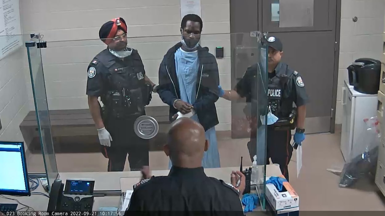 Procès pour parricide à Toronto : la Couronne exige 20 ans ferme contre Alpha Henry