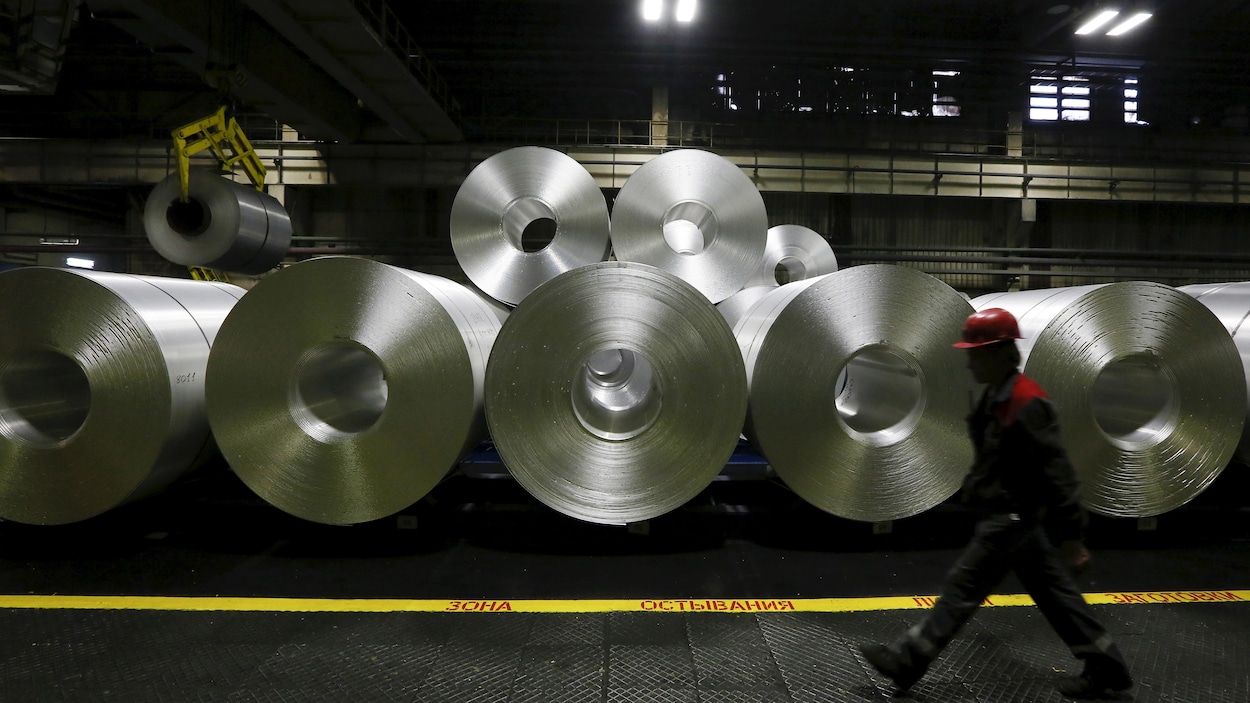 Une usine d'aluminium.