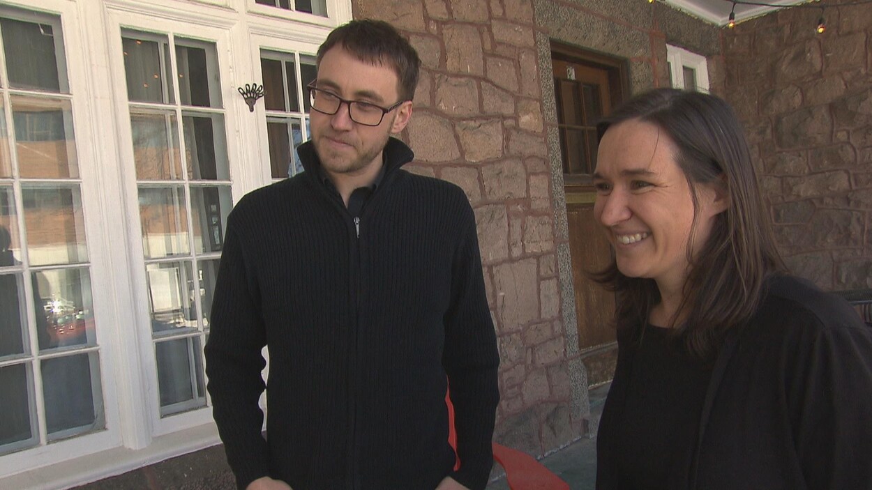 Les deux fondateurs en discussion.